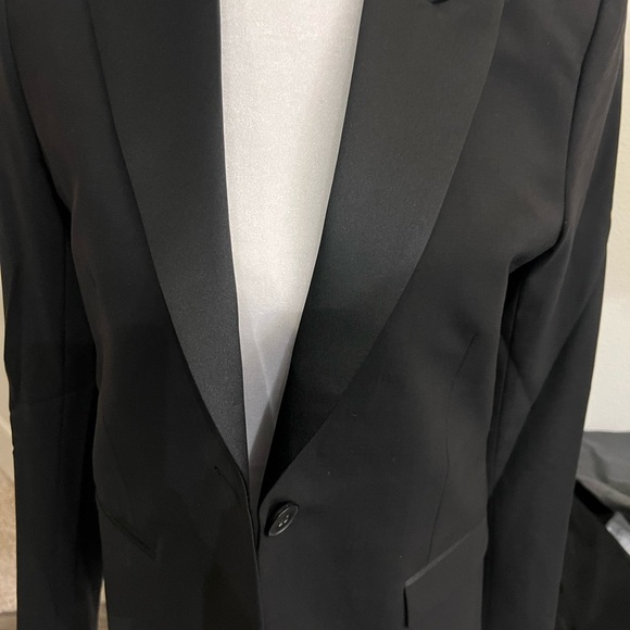 Theory Black Tailored Blazer with Notched Lapels - Picture 12 of 12